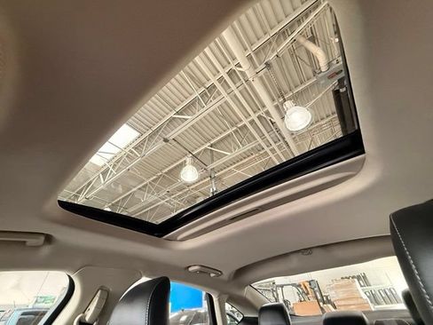 Used 2017 Ford Fusion SE w/ Fusion SE Technology Package FWD image 21