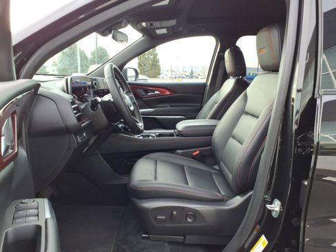 Used 2024 Chevrolet Traverse Z71 image 12