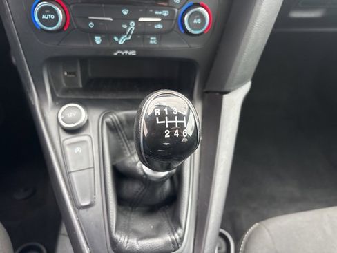 Used 2017 Ford Focus SE image 14