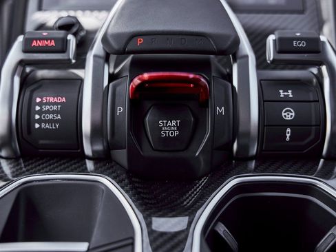 Used 2024 Lamborghini Urus Performante image 83