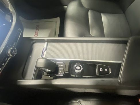 Certified 2025 Volvo S60 B5 Core image 25