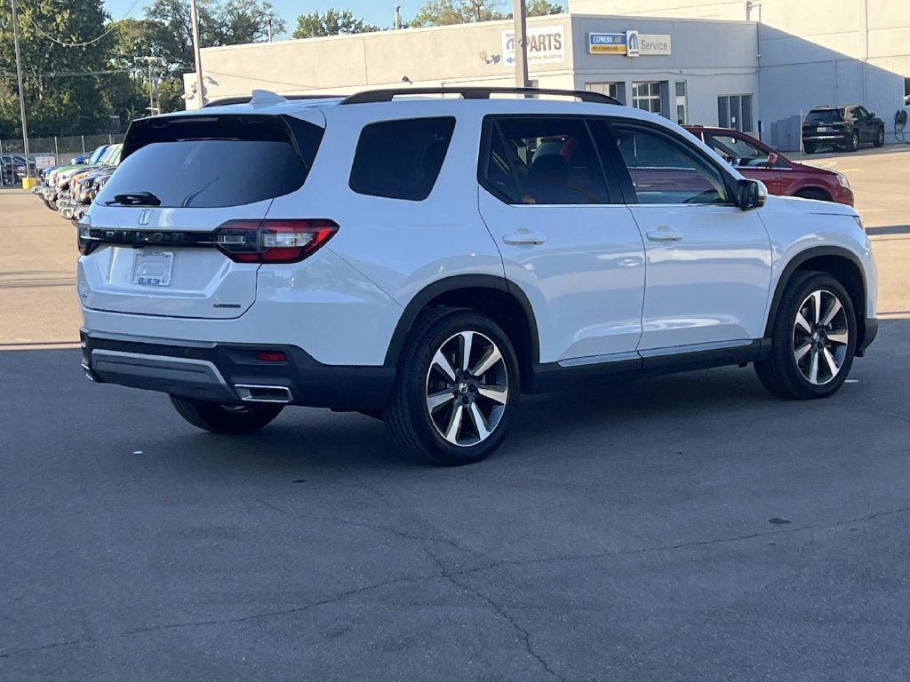 Used 2023 Honda Pilot Touring image 6