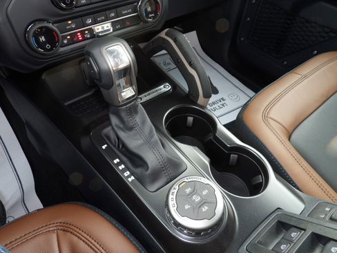 New 2024 Ford Bronco Outer Banks image 19