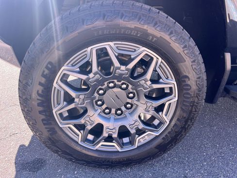 Used 2024 GMC Hummer EV 3X image 12