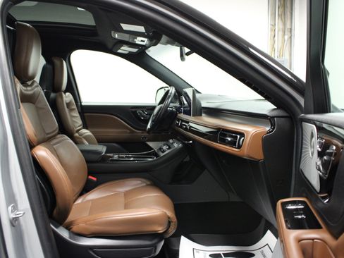 Used 2022 Lincoln Aviator Reserve w/ Equipment Group 201A AWD/4WD image 16