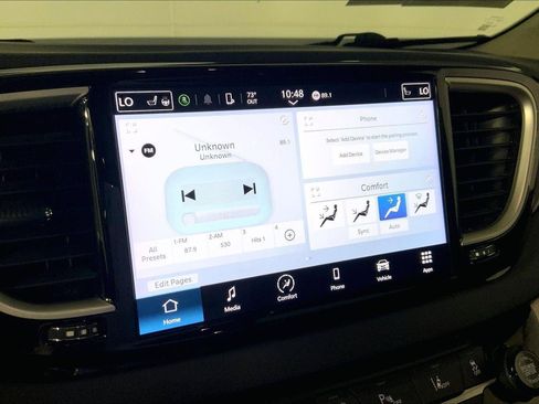 Used 2023 Chrysler Pacifica Touring-L FWD image 6