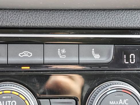 Used 2022 Volkswagen Atlas SEL Premium image 27