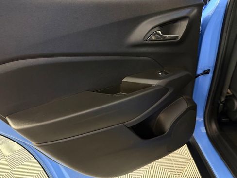 Used 2024 Chevrolet Trax RS w/ Sunroof Package FWD image 27