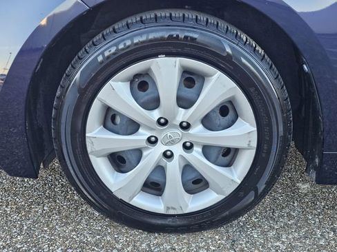 Used 2023 Toyota Corolla LE image 28