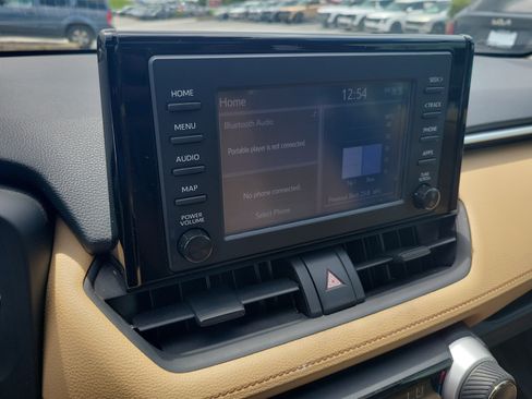 Used 2019 Toyota RAV4 XLE w/ Convenience Package FWD image 27
