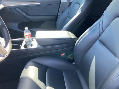 Used 2022 Tesla Model Y Long Range image 4