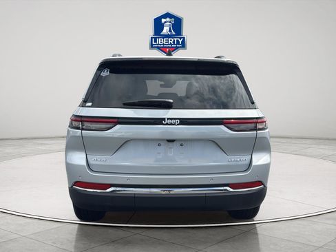 New 2025 Jeep Grand Cherokee Laredo X w/ Luxury Tech Group I AWD/4WD image 9