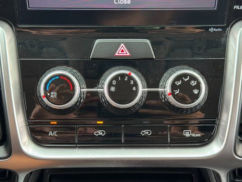 Used 2022 Kia Sorento LX image 25