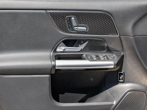 Certified 2025 Mercedes-Benz GLA 250 image 20