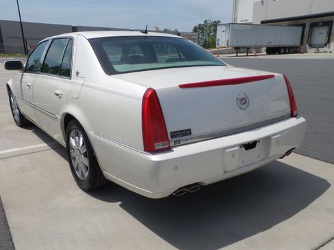 Used 2008 Cadillac DTS image 31