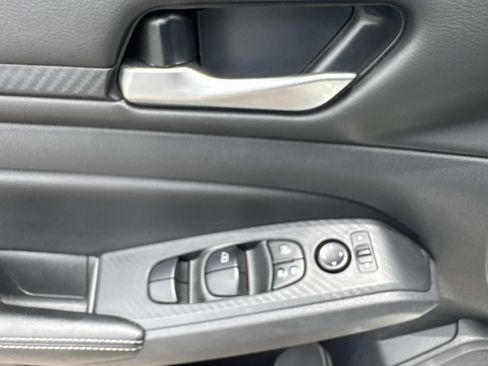 Used 2025 Nissan Altima 2.5 SV FWD image 20
