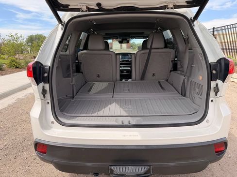 Used 2019 Toyota Highlander XLE AWD/4WD image 21