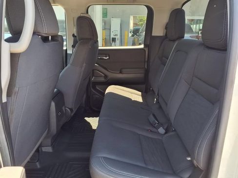 Used 2024 Nissan Frontier SV RWD image 17