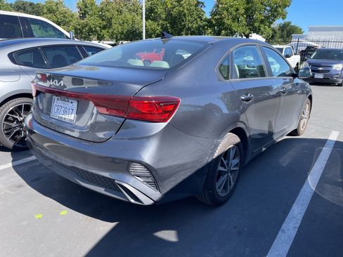 Used 2023 Kia Forte LXS w/ LXS Technology Package FWD image 2
