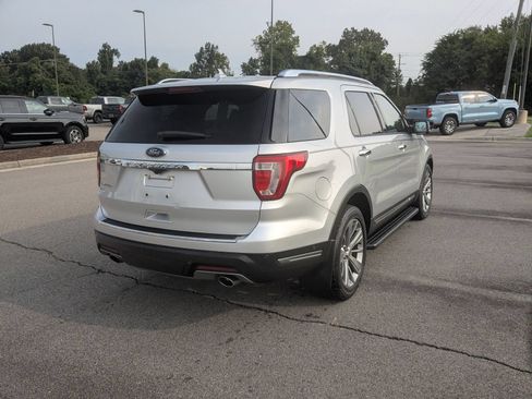 Used 2018 Ford Explorer Limited w/ Equipment Group 301A FWD image 3