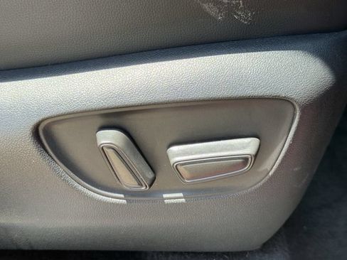 Used 2023 Toyota Highlander XLE FWD image 33