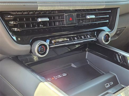 New 2025 Chevrolet Suburban Premier image 13