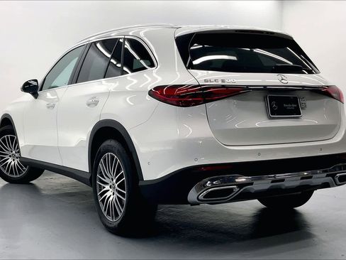 Used 2026 Mercedes-Benz GLC 300 image 2