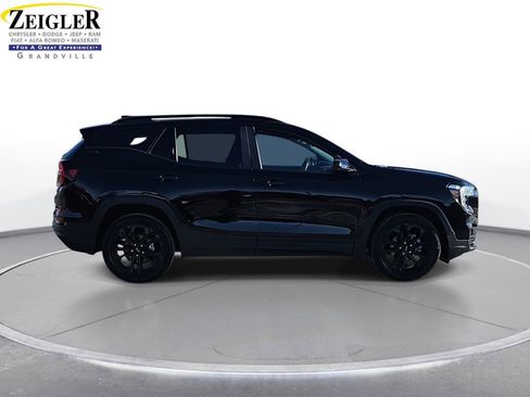 Used 2022 GMC Terrain SLE w/ Driver Convenience Package image 4