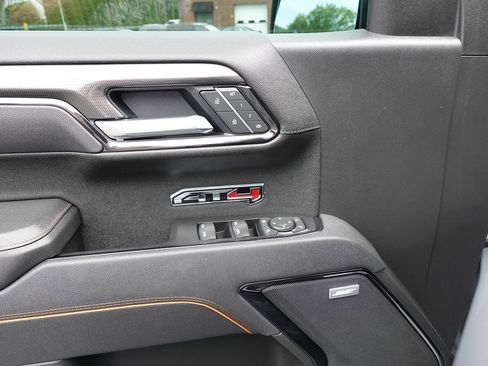 Used 2025 GMC Sierra 1500 AT4 w/ Technology Package AWD/4WD image 19