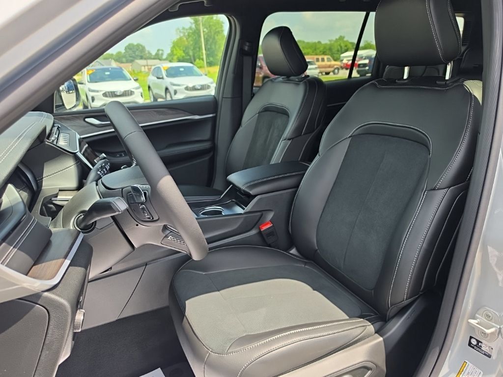 New 2026 Jeep Grand Cherokee L 4WD image 15