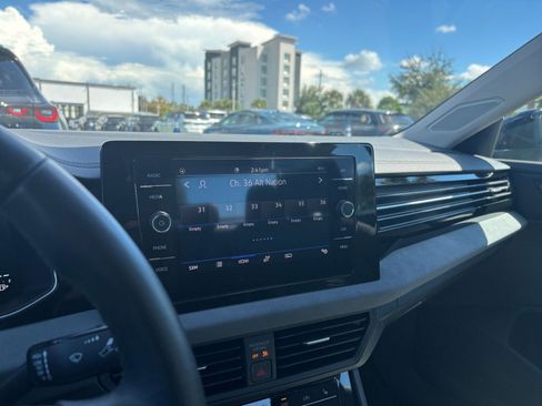 Used 2025 Volkswagen Jetta SE image 21