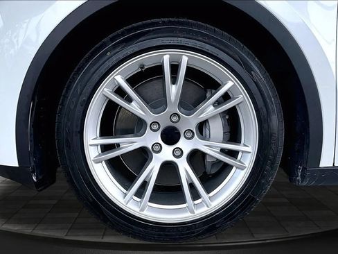 Used 2023 Tesla Model Y AWD image 31