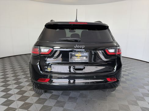 Used 2024 Jeep Compass Limited w/ High Altitude Package AWD/4WD image 9