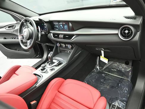 New 2026 Alfa Romeo Stelvio Sprint w/ Convenience Package image 25