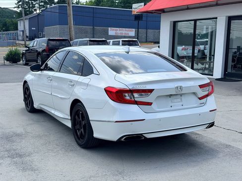 Used 2018 Honda Accord Touring image 4