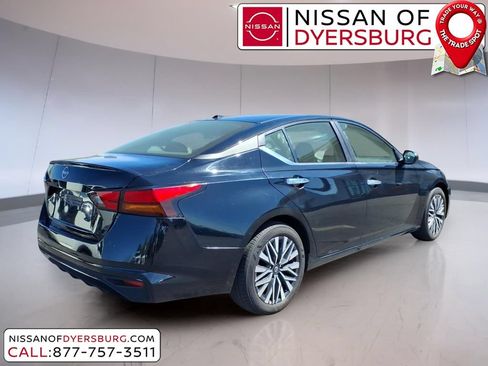Used 2025 Nissan Altima 2.5 SV FWD image 3