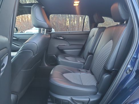 Certified 2024 Toyota Highlander XSE image 28