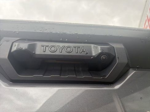 Used 2022 Toyota Tundra SR5 AWD/4WD image 36