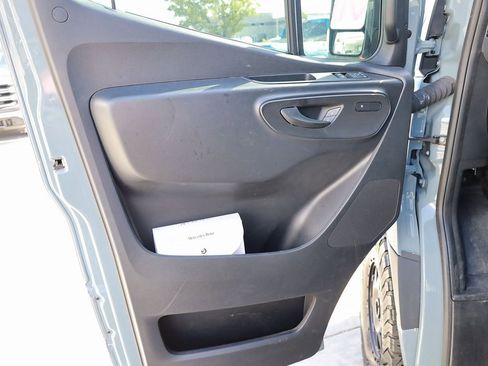 Used 2022 Mercedes-Benz Sprinter 2500 image 12
