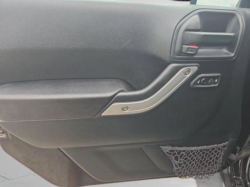 Used 2017 Jeep Wrangler Unlimited Sahara image 18