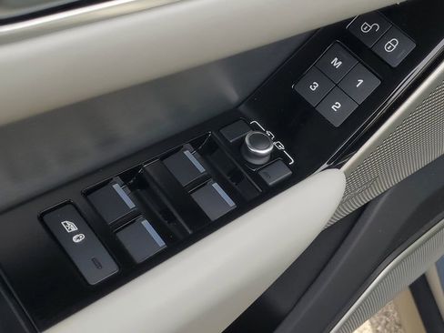 Used 2020 Land Rover Range Rover Velar SV Autobiography Dynamic image 14