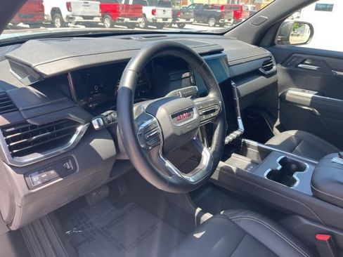 Used 2026 GMC Acadia Elevation w/ Elevation Premium Package FWD image 16