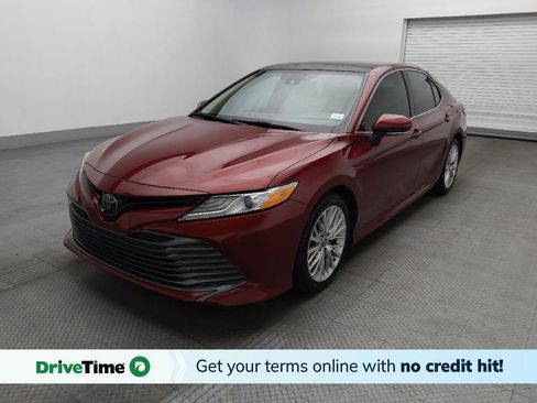 Used 2020 Toyota Camry XLE image 1