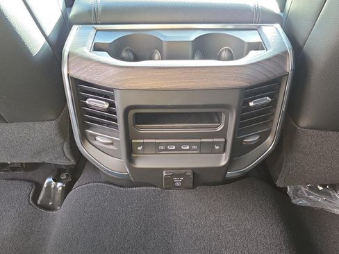 New 2026 RAM 2500 Laramie AWD/4WD image 30