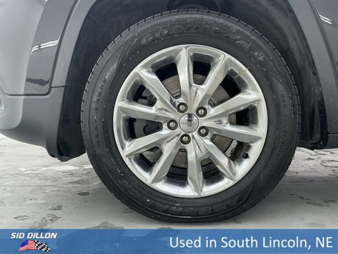 Used 2015 Jeep Cherokee Limited image 18