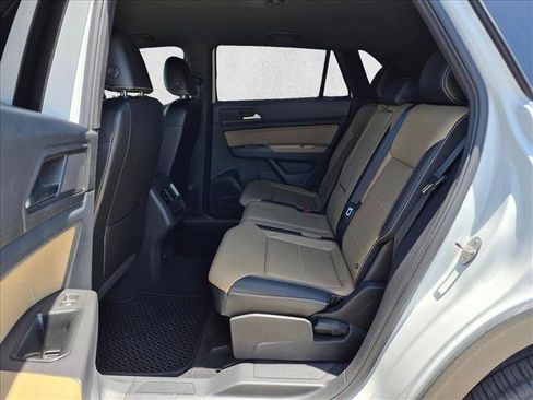Used 2022 Volkswagen Atlas Cross Sport SE FWD image 19
