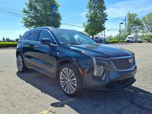 Used 2024 Cadillac XT4 Premium Luxury w/ Cold Weather Package AWD/4WD image 3