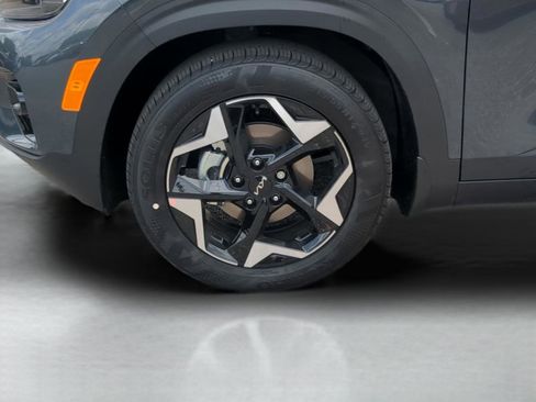 Certified 2025 Kia Seltos EX FWD image 26