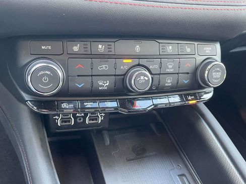 Used 2024 Dodge Durango GT image 8