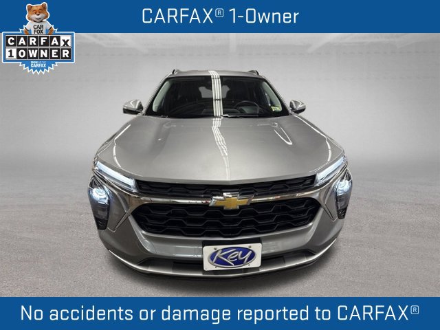 Used 2024 Chevrolet Trax LT w/ Driver Confidence Package FWD image 2